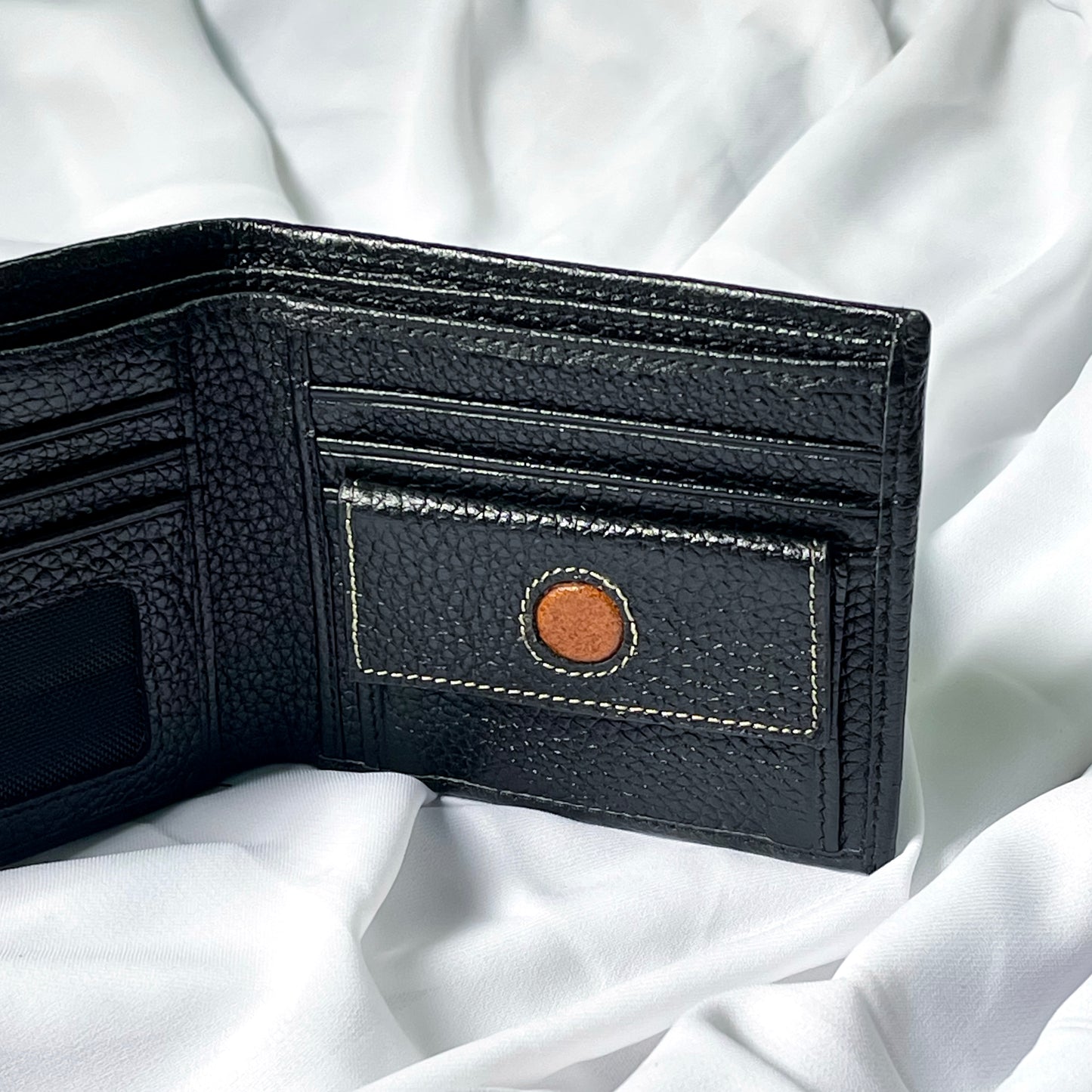 Leo Bifold Wallet (Black)