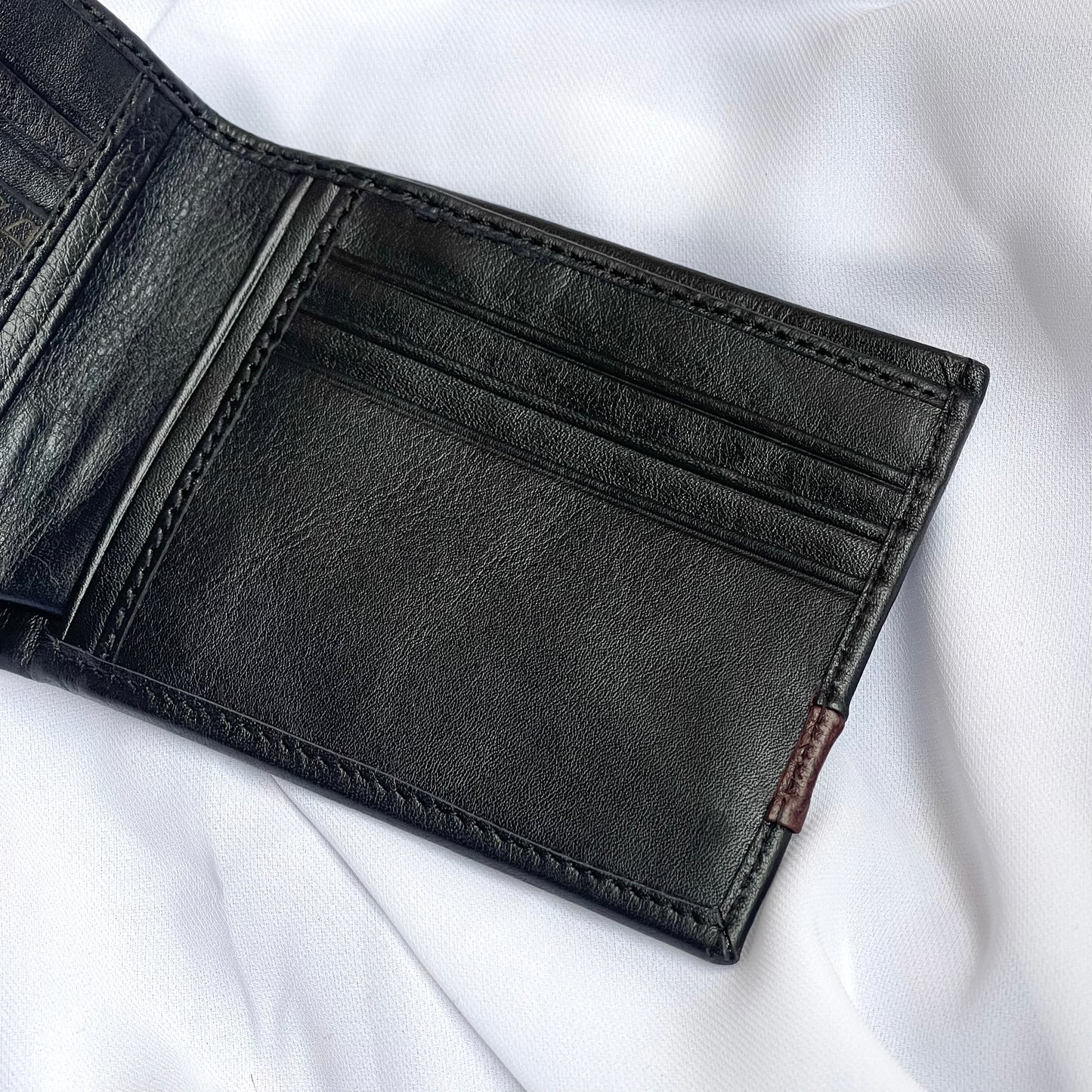 Aura Bifold Wallet (Black)