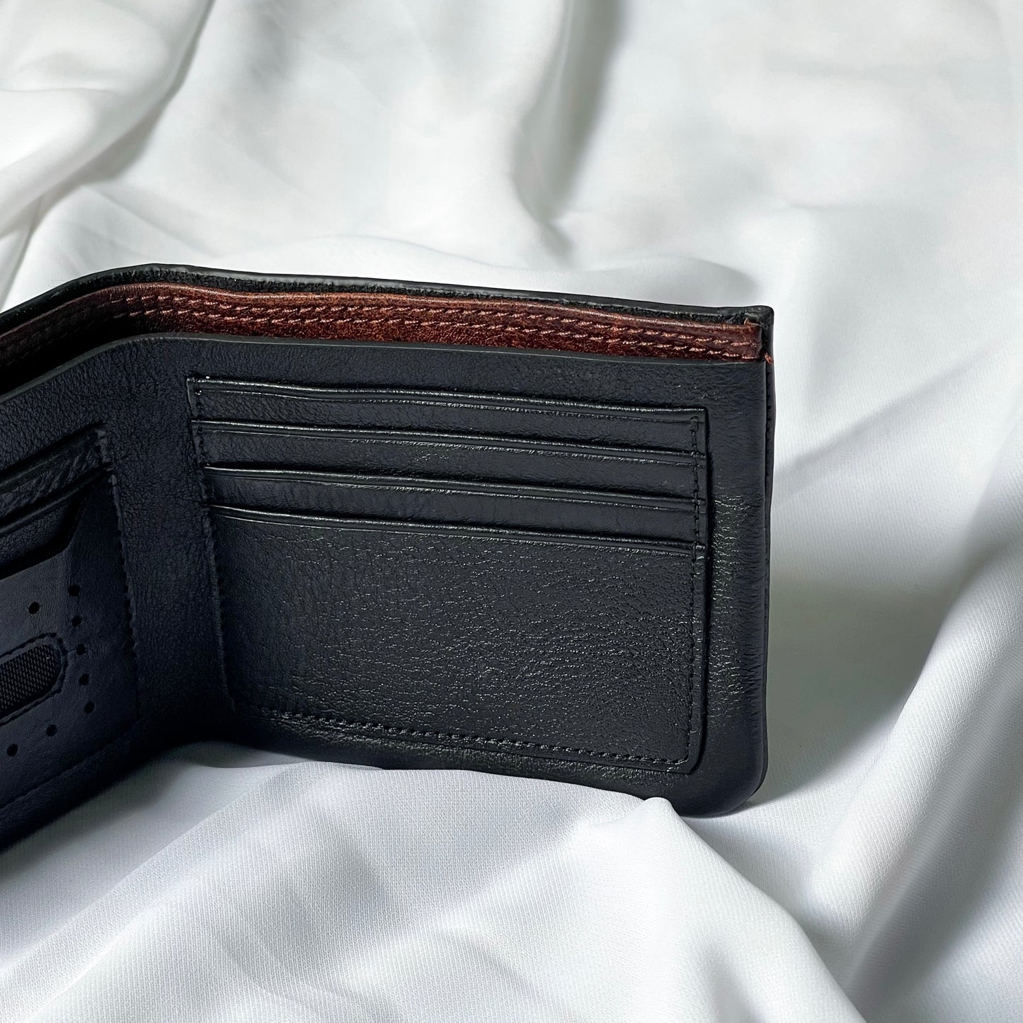Neo Bifold Wallet (Black)