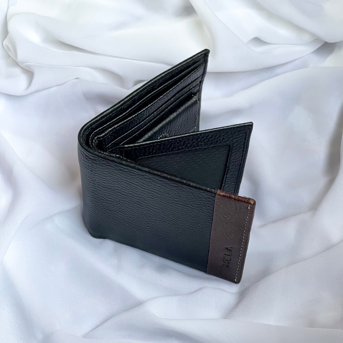 Leo 2.0 Bifold Wallet (Black)