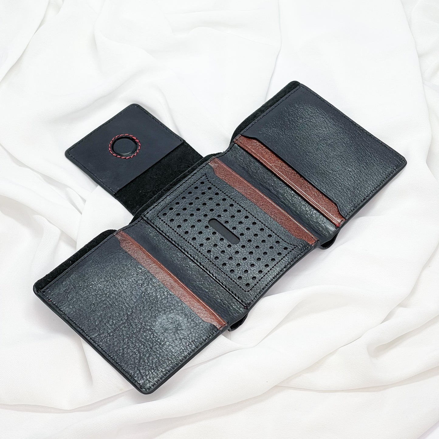 Vangaurd Trifold Wallet (Black)