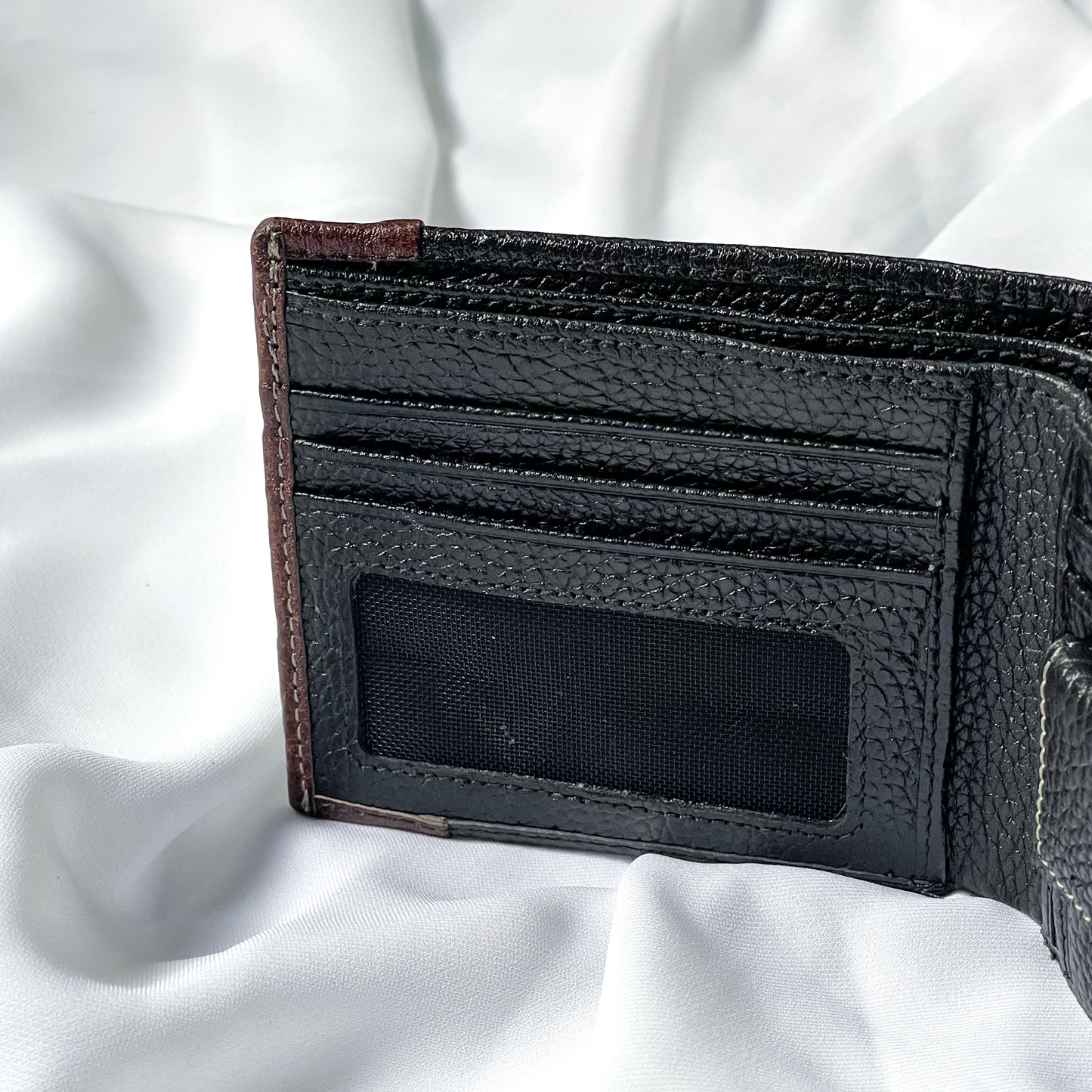 Leo Bifold Wallet (Black)