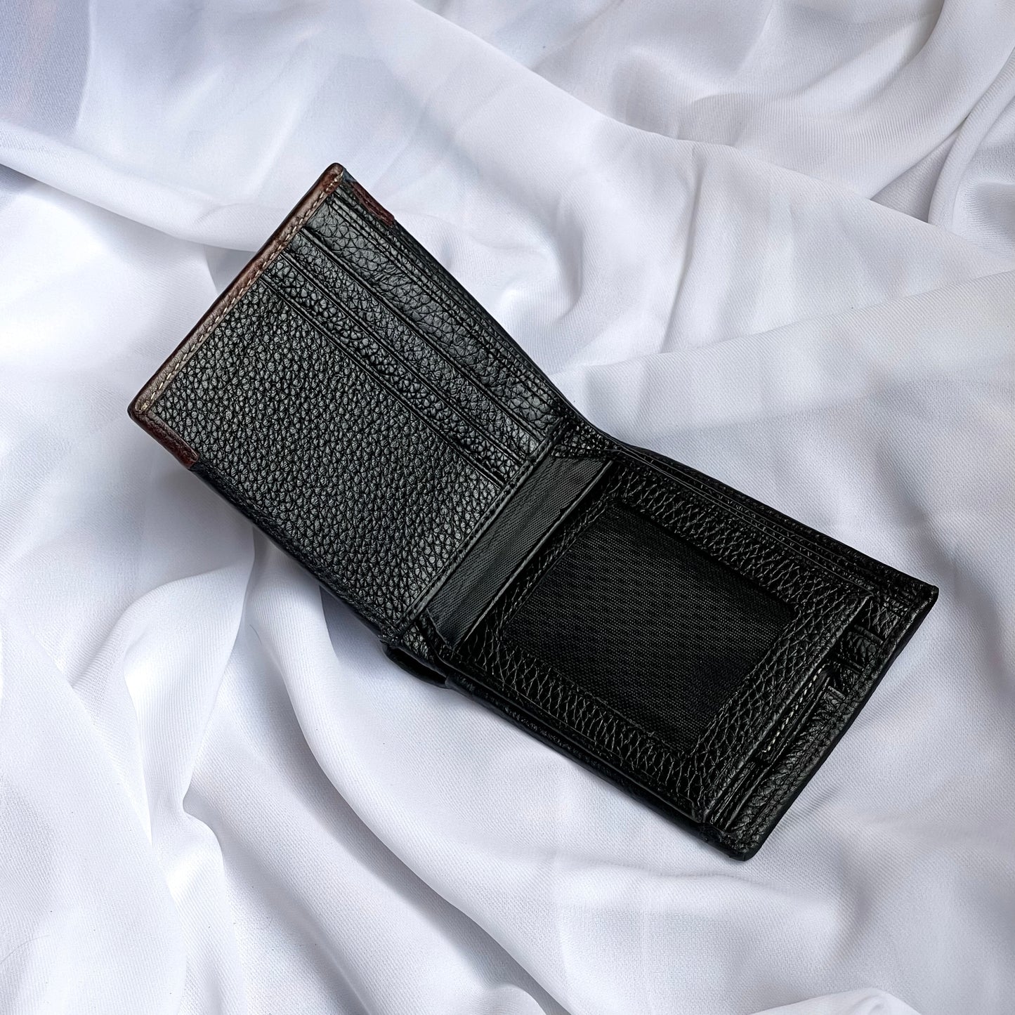 Leo 2.0 Bifold Wallet (Black)